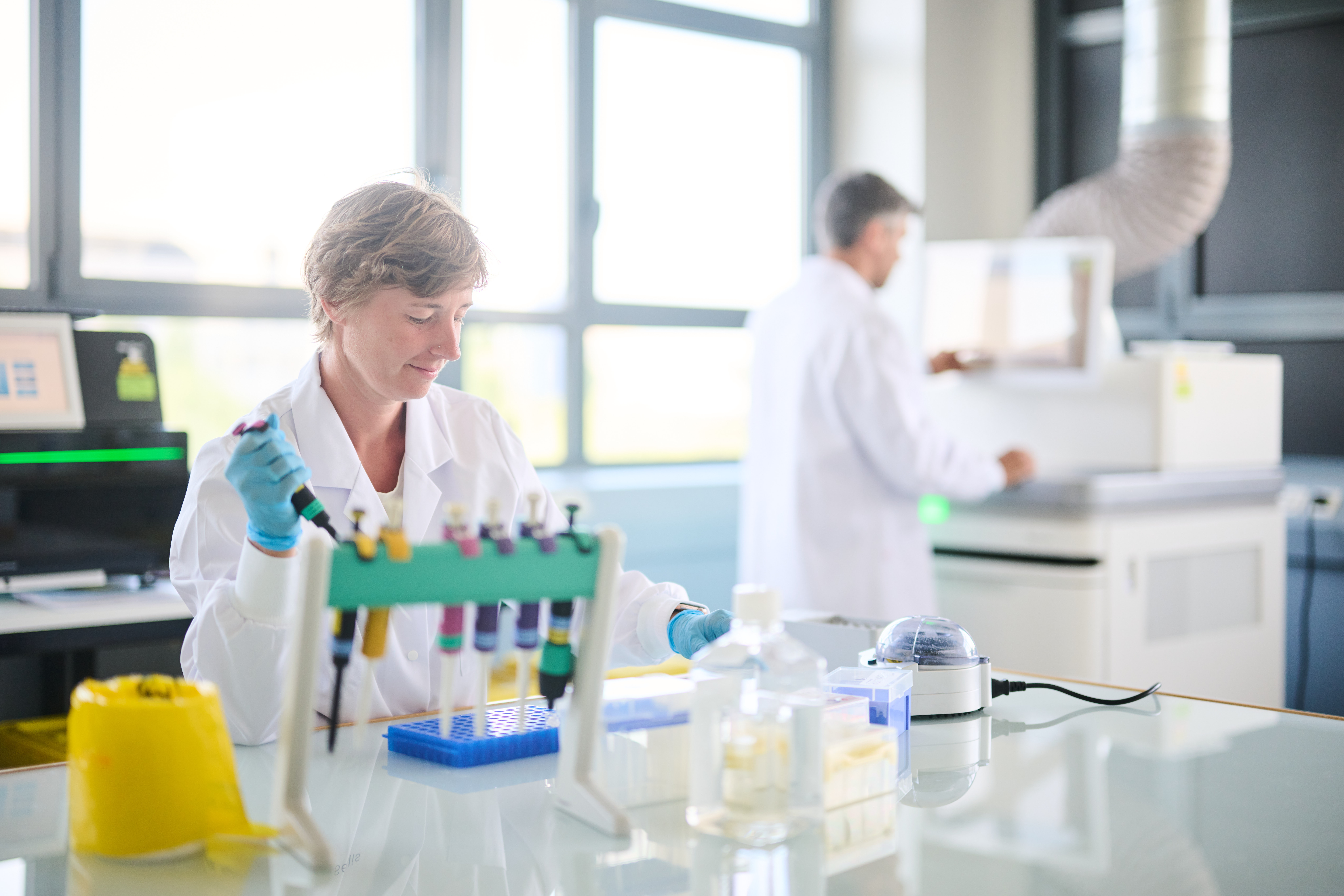 The loading of Illumina flowcells with DNA/RNA sample libraries for NGS sequencing at Seqalis