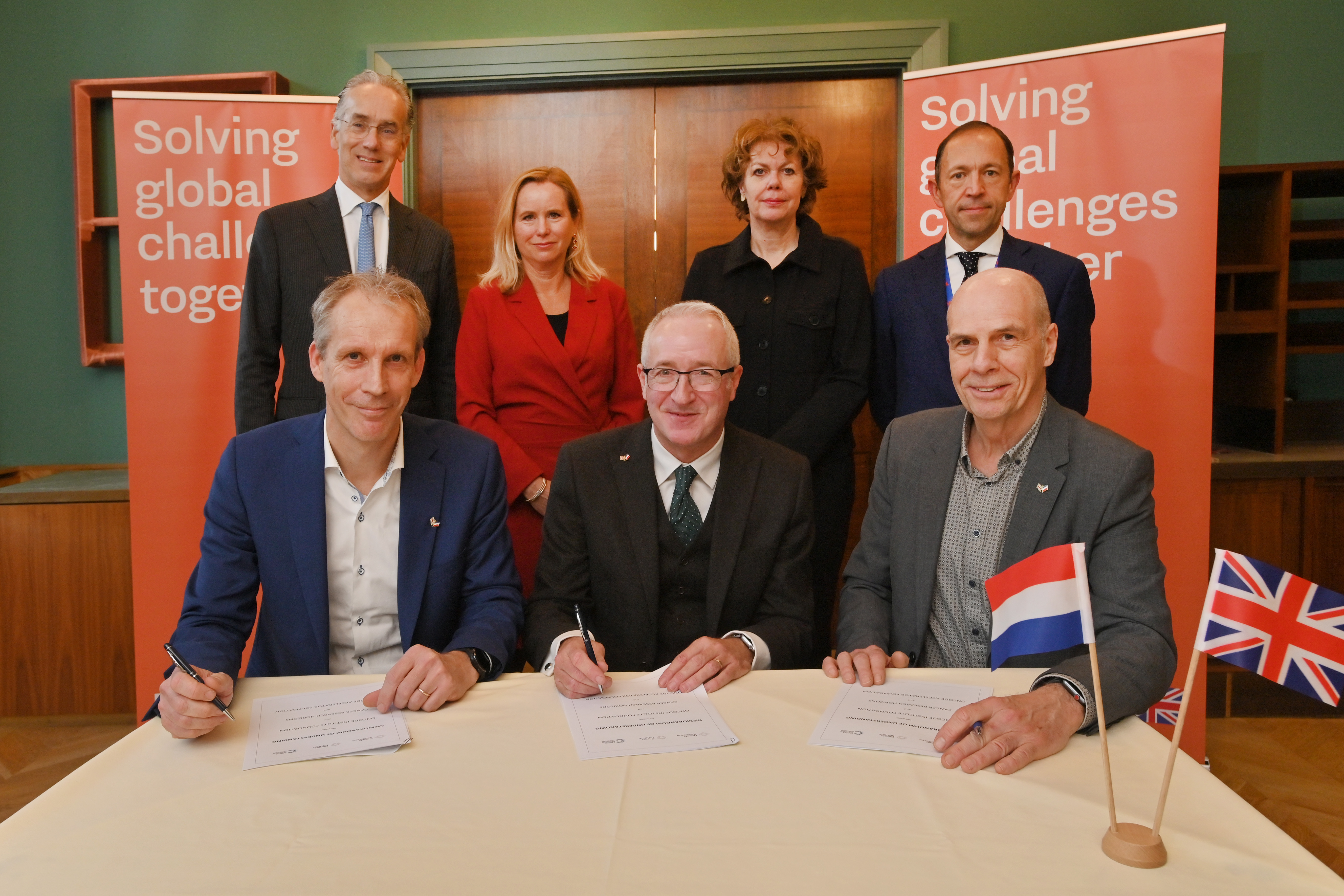 Signing of Memorandum of Understanding between Oncode Accelerator, Oncode Institute, and Cancer Research Horizons