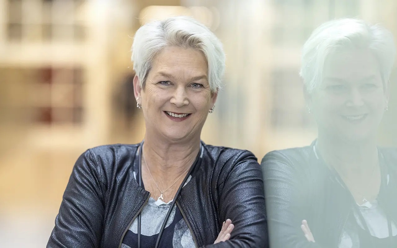 Professor Jeanette Leusen