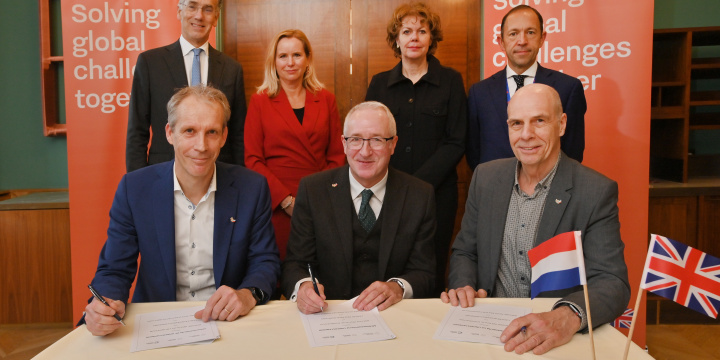 Signing of Memorandum of Understanding between Oncode Accelerator, Oncode Institute, and Cancer Research Horizons