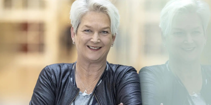 Professor Jeanette Leusen